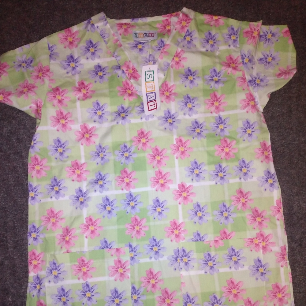 Stat Small Flower Scrub Top